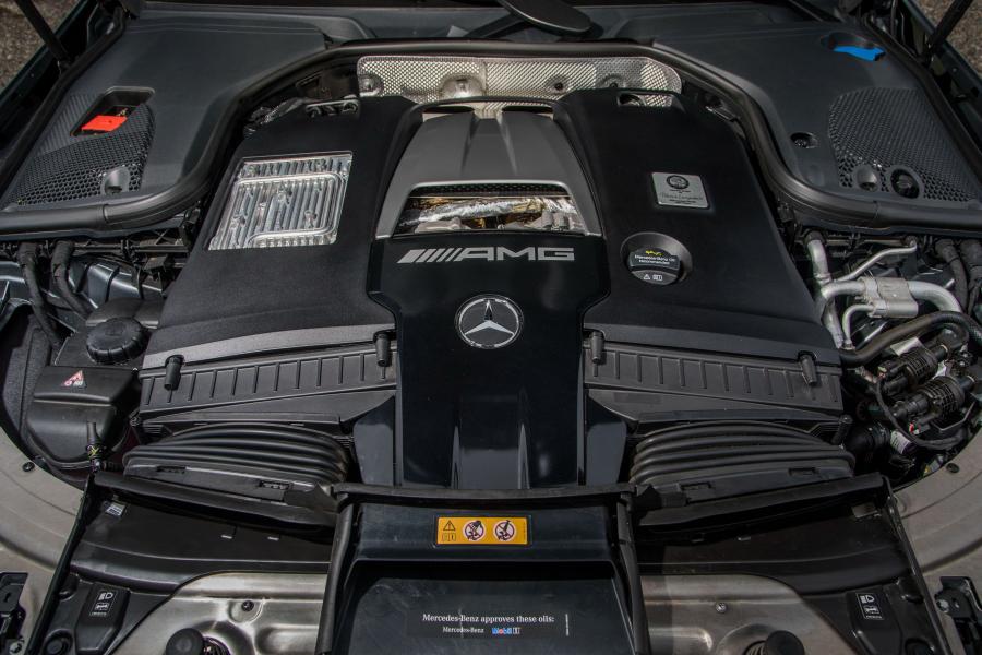 Моторный отсек Mercedes-AMG E63 S 4Matic+ (W213) 2017 года  (NA) (фото 37 из 40)